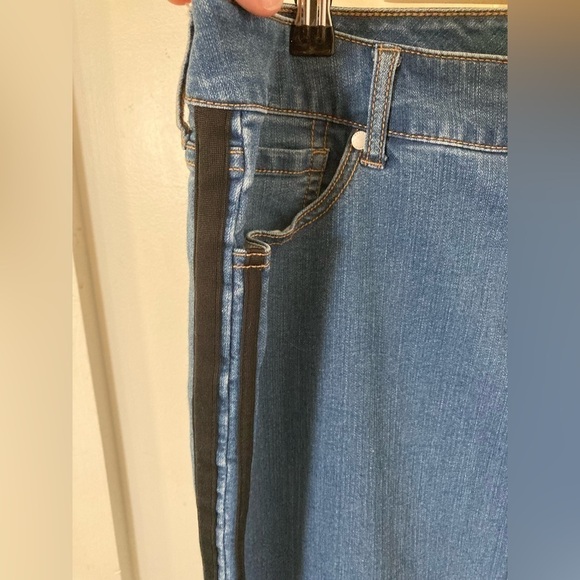 Torrid denim mini knee length skirt striped size 18 frayed hem - Picture 4 of 8